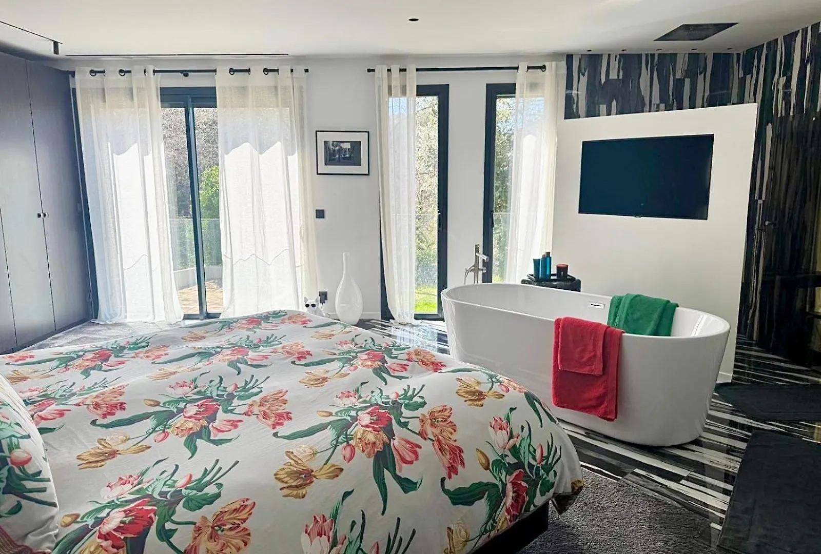 Apartment Villa With Pool, Petanque, Large Green Space Roquefort-les-Pins